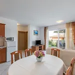 Appartement Pinta Mit Grossem Garten By Interhome *