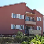 Pinta Mit Grossem Garten By Interhome *