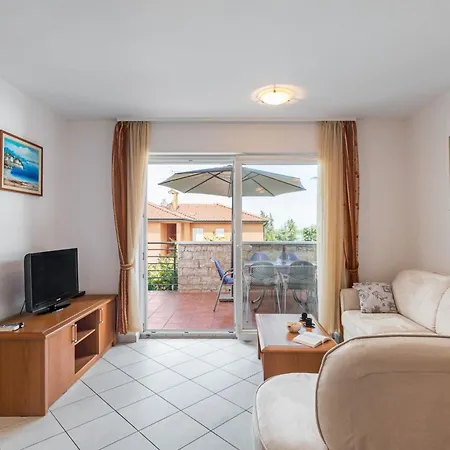 Pinta Mit Grossem Garten By Interhome Apartamento