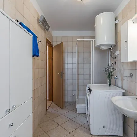 Pinta Mit Grossem Garten By Interhome Apartamento Dajla