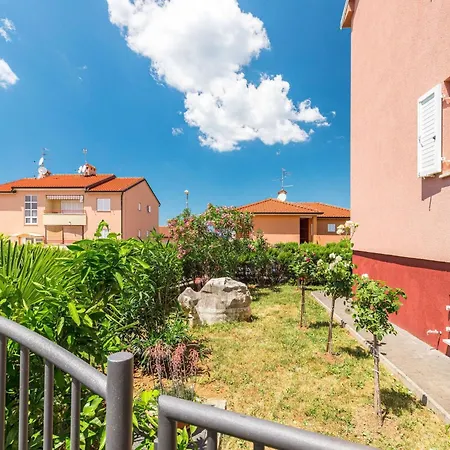 Pinta Mit Grossem Garten By Interhome Appartement