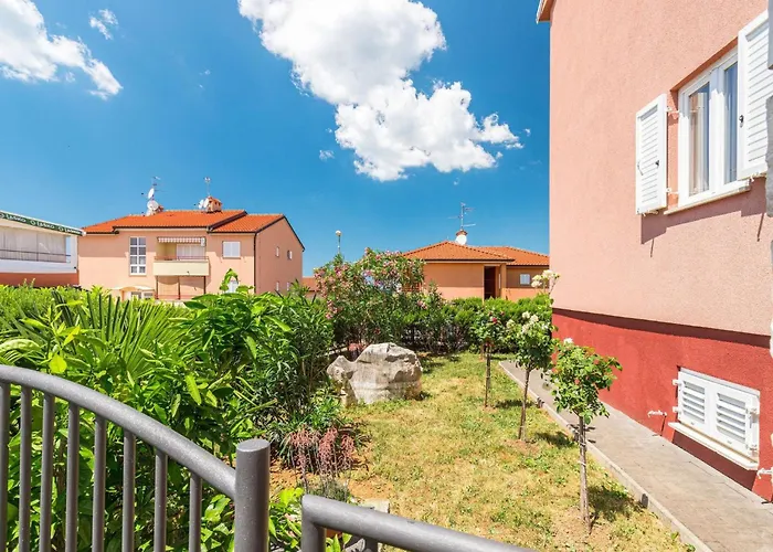 Pinta Mit Grossem Garten By Interhome Apartment