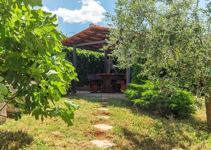 Pinta Mit Grossem Garten By Interhome Apartment