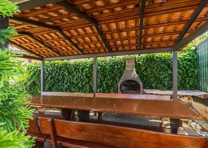 Appartement Pinta Mit Grossem Garten By Interhome *