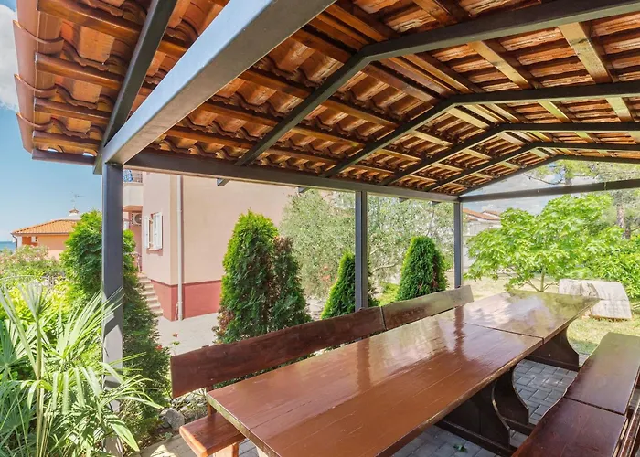 Pinta Mit Grossem Garten By Interhome * Dajla