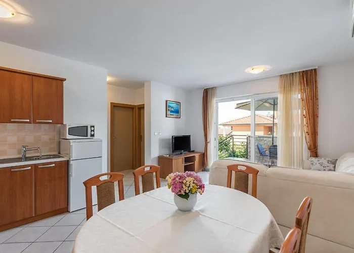 Apartment Pinta Mit Grossem Garten By Interhome *