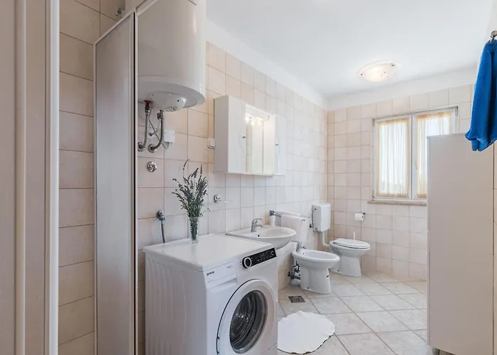 Apartment Pinta Mit Grossem Garten By Interhome Dajla