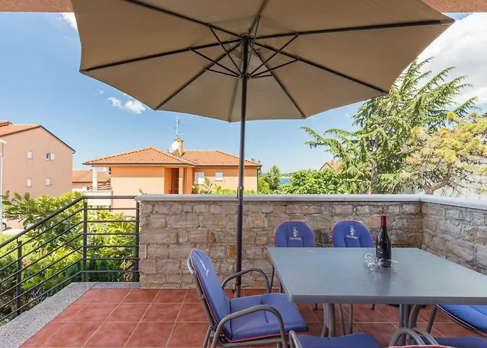 Pinta Mit Grossem Garten By Interhome