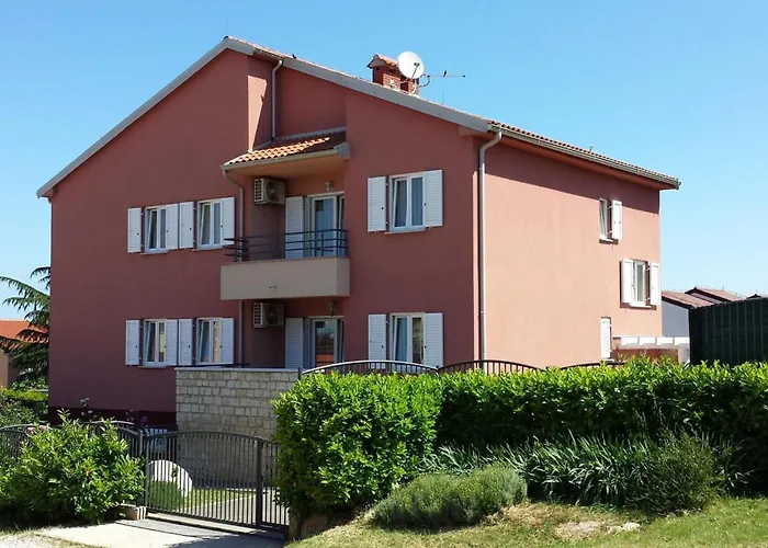 Apartment Pinta Mit Grossem Garten By Interhome *