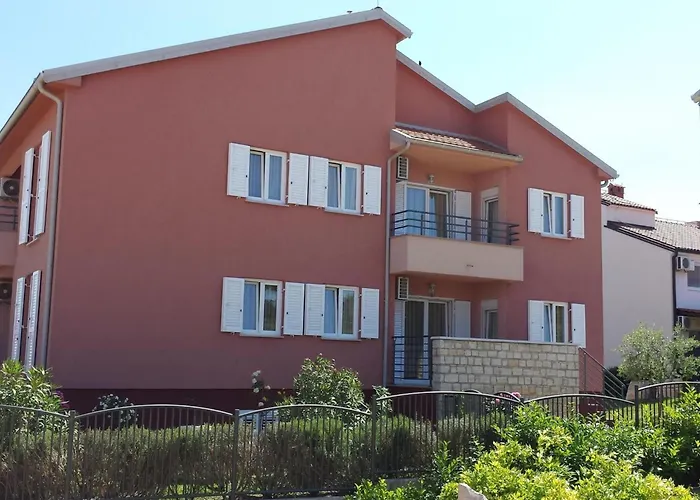 Pinta Mit Grossem Garten By Interhome *