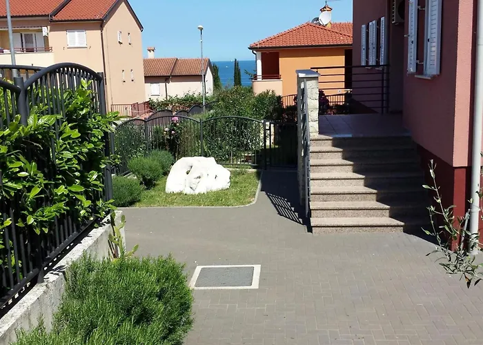 Pinta Mit Grossem Garten By Interhome